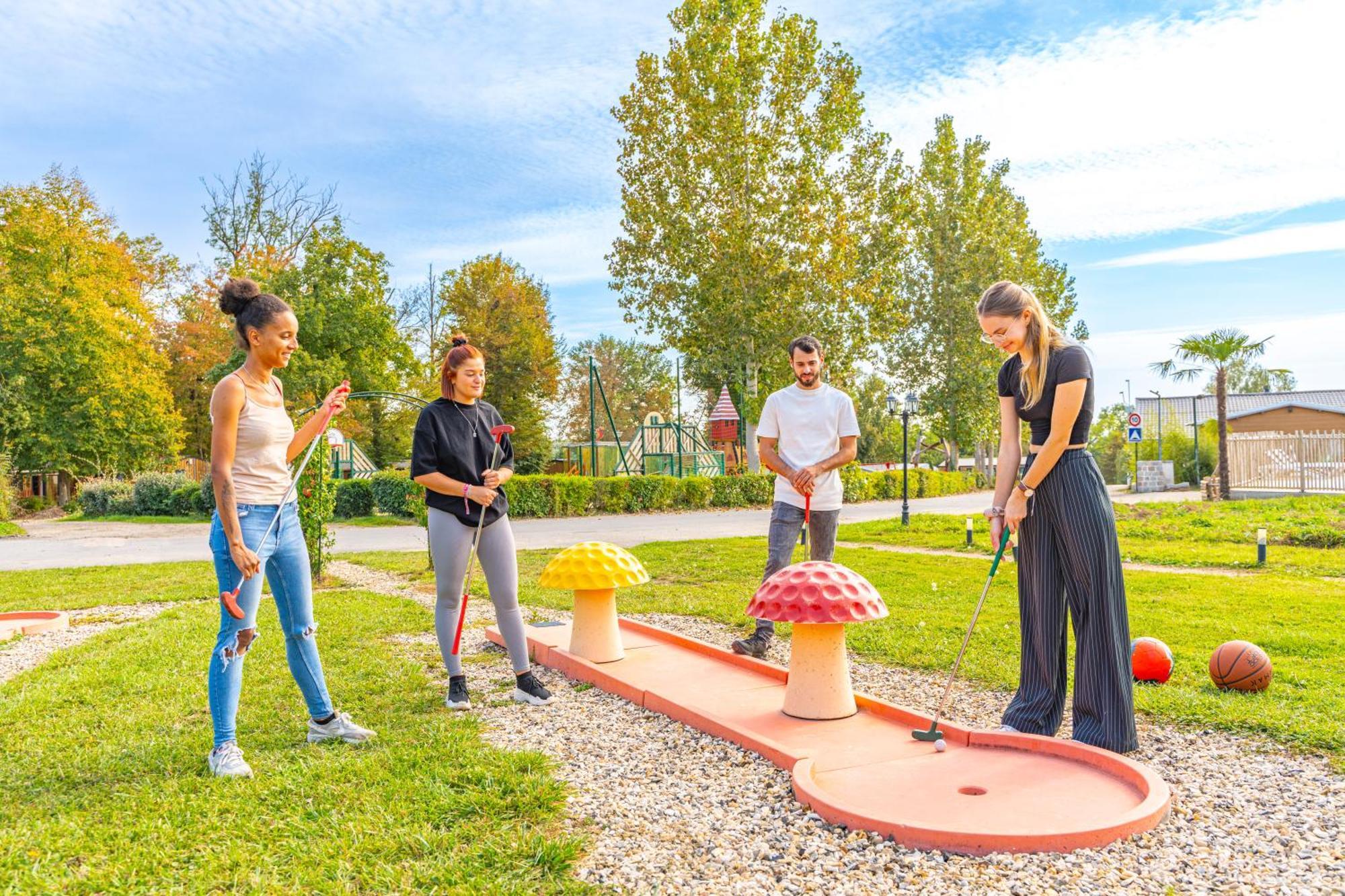 Camping Le Parc De Paris Villevaudé Exterior foto