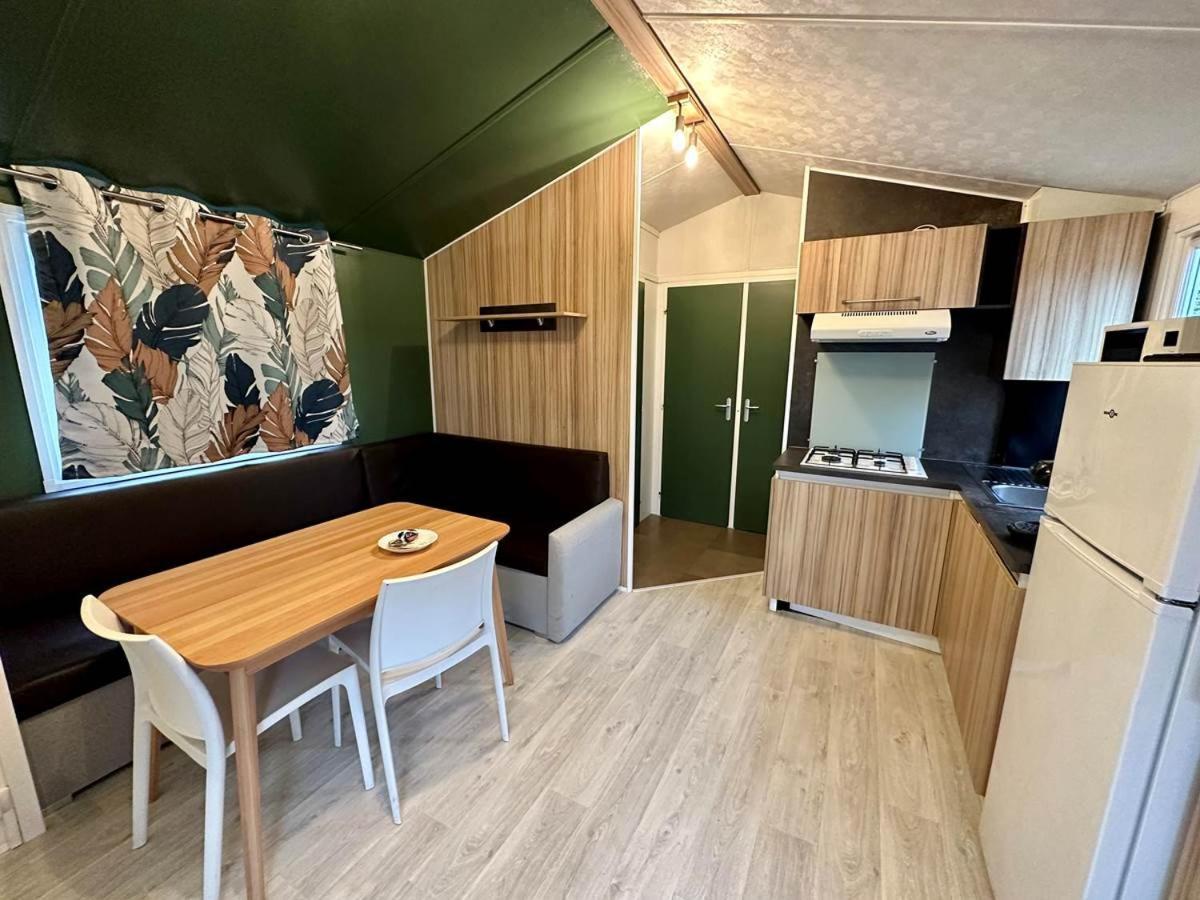 Camping Le Parc De Paris Villevaudé Zimmer foto